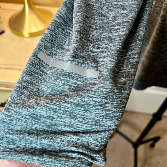 EUC Lot of 2 Men's Nike Dri-Fit Half Zip Pullover Shirts Blue & Green Size XL - Picture 9 of 11